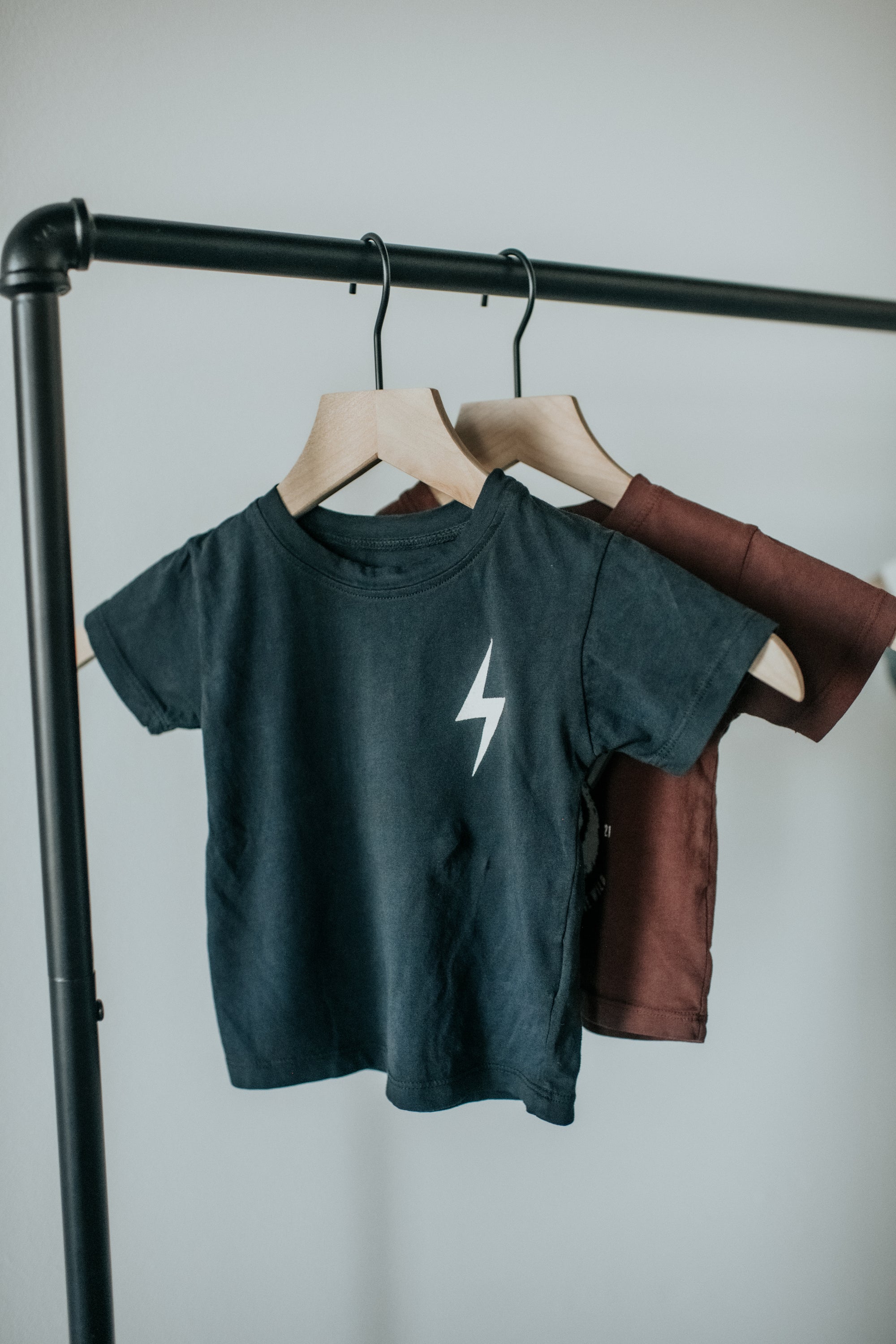 Legacy Tee | Bolt Tee in Graphite